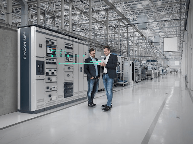 10512e14-e1e0-49e0-b0d4-6412bed3d6d7-SIVACON-S8plus-product-KeyVisual-2025-people-150dpi-rgb