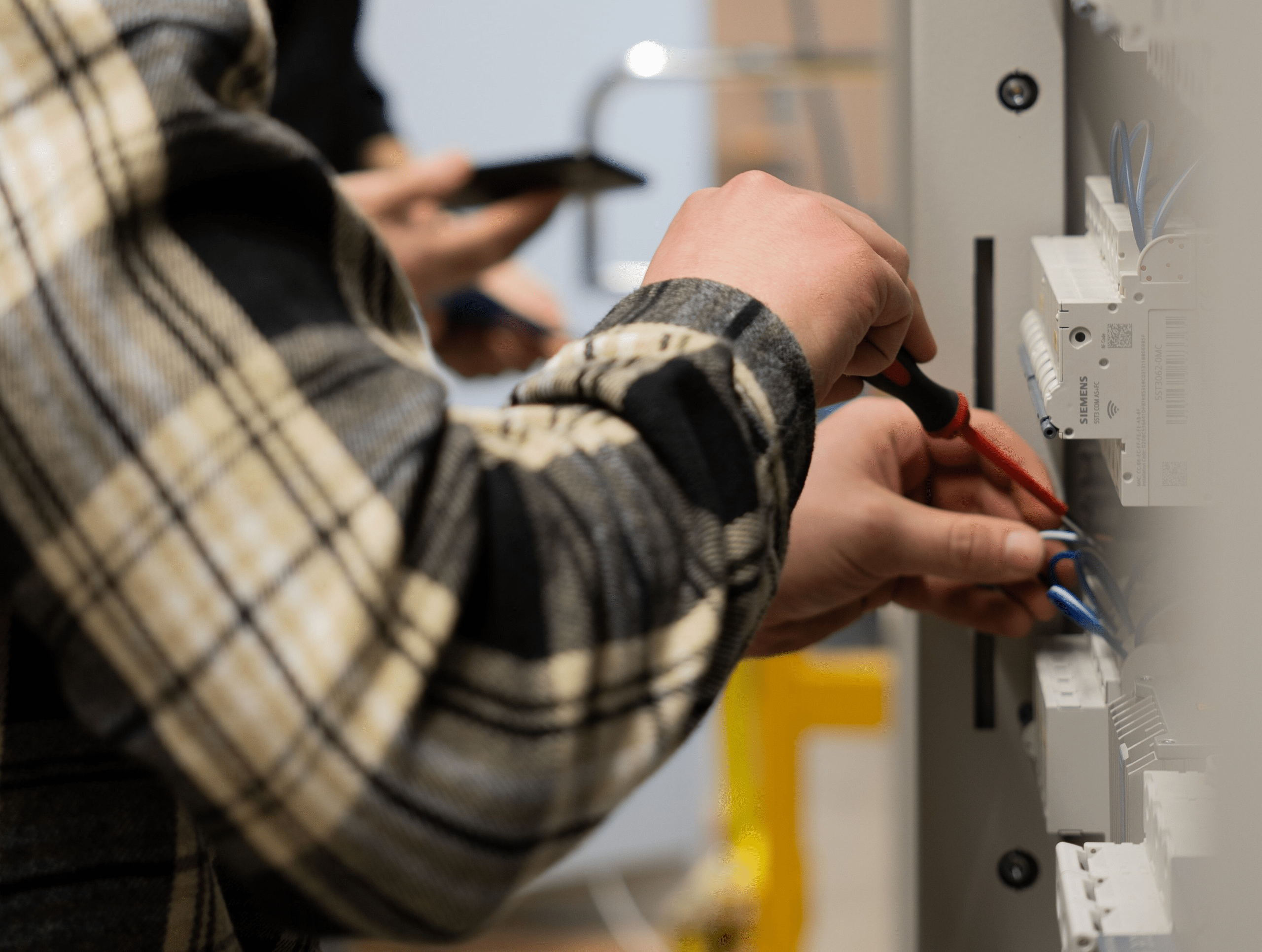 Sijbers-hero-installing