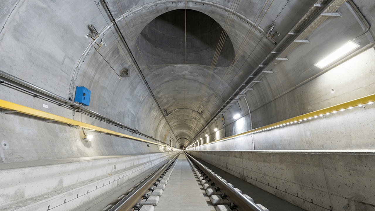 A railway tunnel with Siemens fire safety solutions: thermal imaging cameras, smoke detectors and heat detection system.